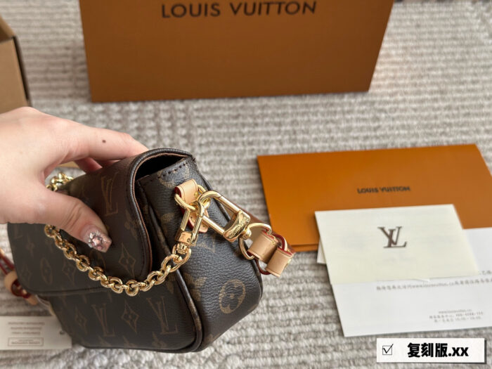 Louis Vuitton Ivy Woc Double Chain Mahjong Bag Crossbody, Shoulder Or Handheld Carry Built-In Card Slots - Image 2