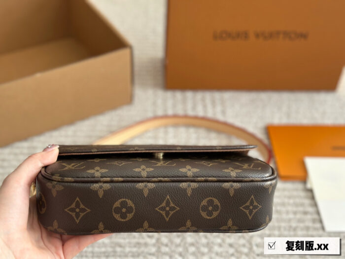 Louis Vuitton Ivy Woc Double Chain Mahjong Bag Crossbody, Shoulder Or Handheld Carry Built-In Card Slots - Image 4