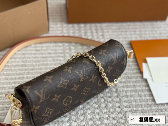 Louis Vuitton Ivy Woc Double Chain Mahjong Bag Crossbody, Shoulder Or Handheld Carry Built-In Card Slots - Image 7