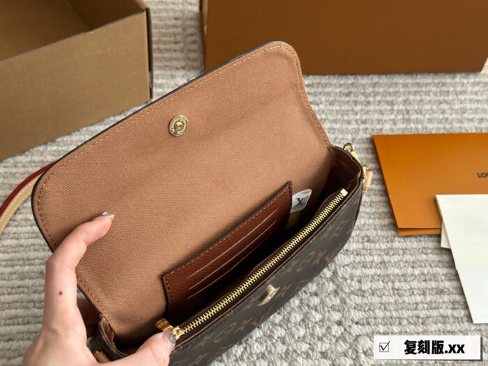 Louis Vuitton Ivy Woc Double Chain Mahjong Bag Crossbody, Shoulder Or Handheld Carry Built-In Card Slots - Image 8