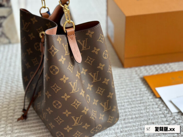 Louis Vuitton Noé Bucket Bag Soft Texture Crossbody/Single Shoulder - Image 3