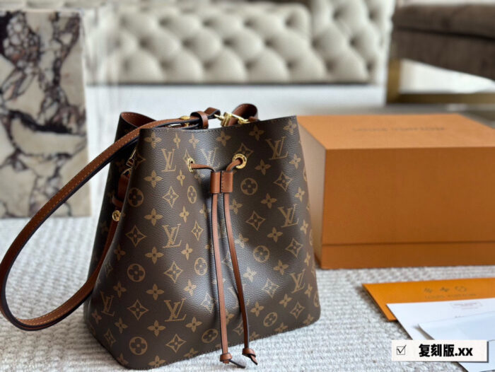 Louis Vuitton Noé Bucket Bag Soft Texture Crossbody/Single Shoulder - Image 7
