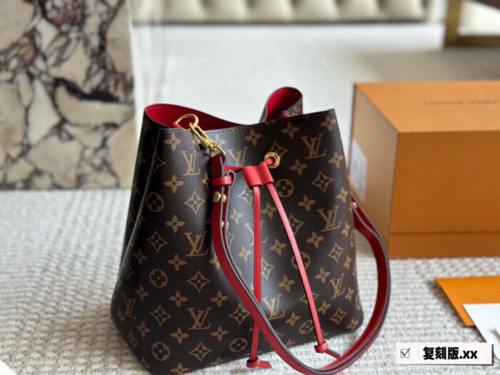 Louis Vuitton Noé Bucket Bag Soft Texture Crossbody/Single Shoulder - Image 12