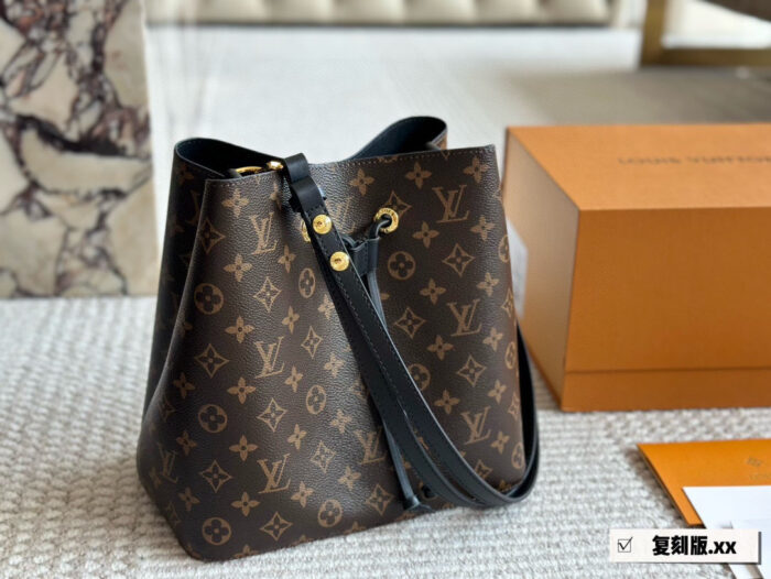 Louis Vuitton Noé Bucket Bag Soft Texture Crossbody/Single Shoulder - Image 13