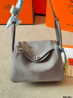 Hermes Lindy26 Full-Grain Leather Casual Lindy Bag - Image 3