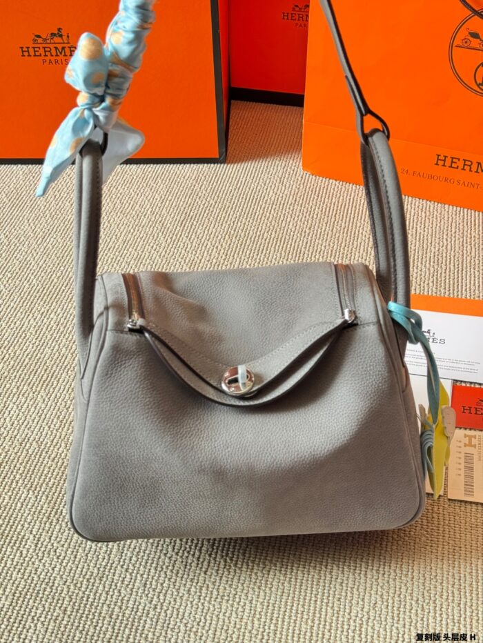 Hermes Lindy26 Full-Grain Leather Casual Lindy Bag - Image 3
