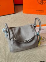 Hermes Lindy26 Full-Grain Leather Casual Lindy Bag - Image 4
