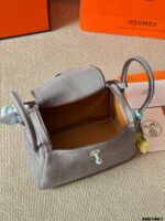 Hermes Lindy26 Full-Grain Leather Casual Lindy Bag - Image 9