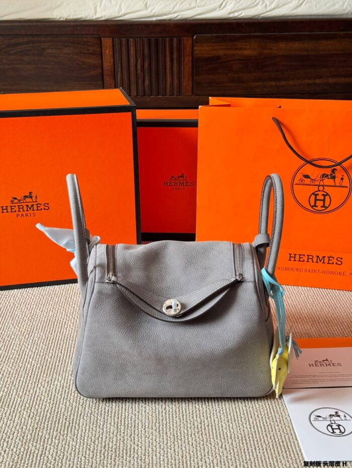 Hermes Lindy26 Full-Grain Leather Casual Lindy Bag - Image 10