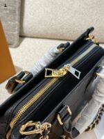 Louis Vuitton On The Go Horizontal Small Handbag - Elephant Grey/Embossed Excellent Capacity And Design. - Image 3