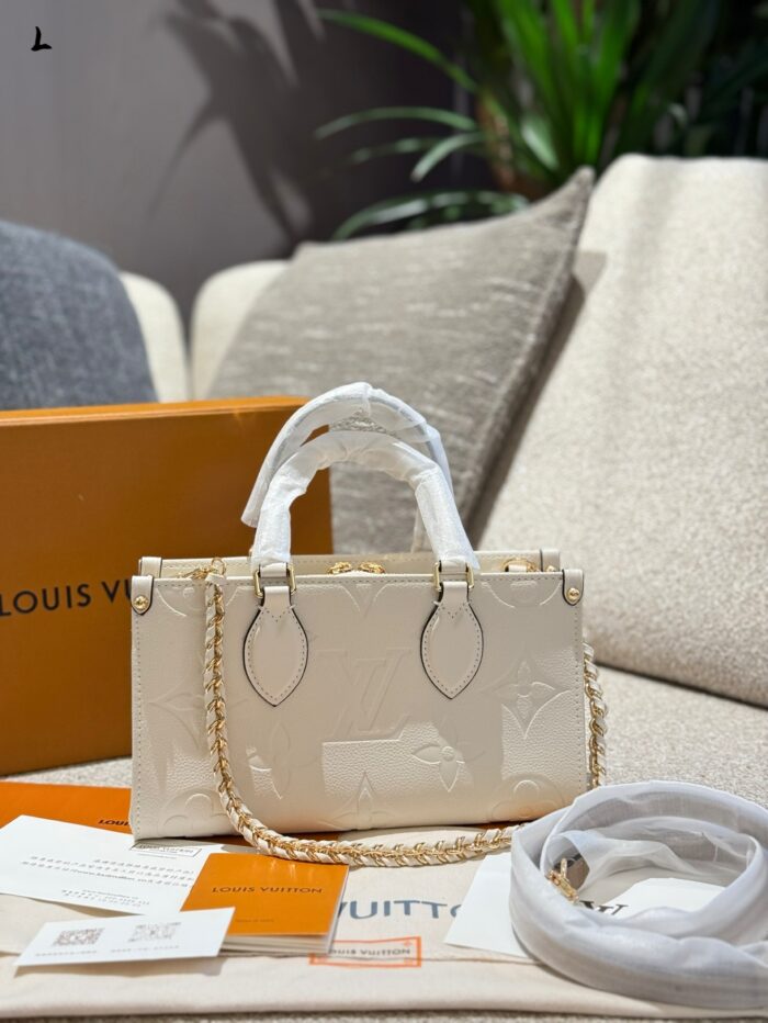 Louis Vuitton On The Go Horizontal Small Handbag - Elephant Grey/Embossed Excellent Capacity And Design. - Image 6