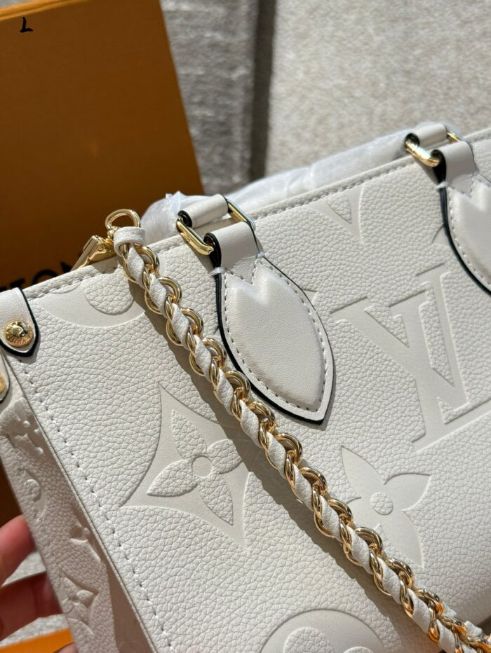 Louis Vuitton On The Go Horizontal Small Handbag - Elephant Grey/Embossed Excellent Capacity And Design. - Image 8
