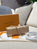 Louis Vuitton On The Go Horizontal Small Handbag - Elephant Grey - Spacious Yet Refined Design - Image 5