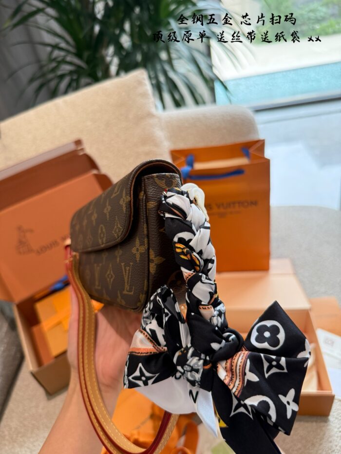 Louis Vuitton Ivy Monogram Canvas Handbag With Detachable Shoulder Strap And Chain - Image 2