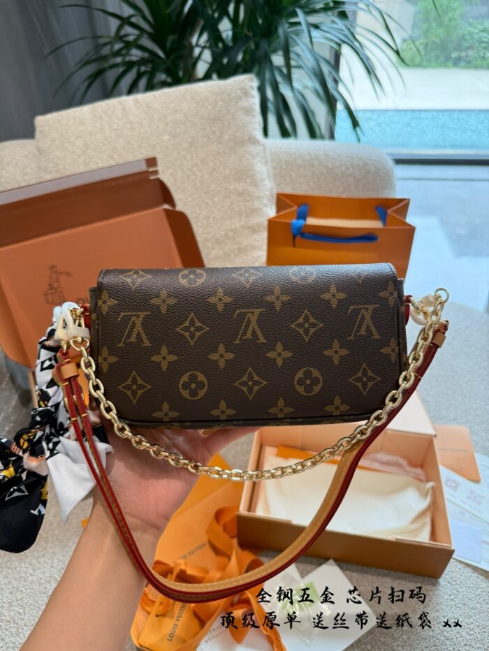 Louis Vuitton Ivy Monogram Canvas Handbag With Detachable Shoulder Strap And Chain - Image 3