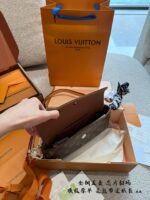 Louis Vuitton Ivy Monogram Canvas Handbag With Detachable Shoulder Strap And Chain - Image 4