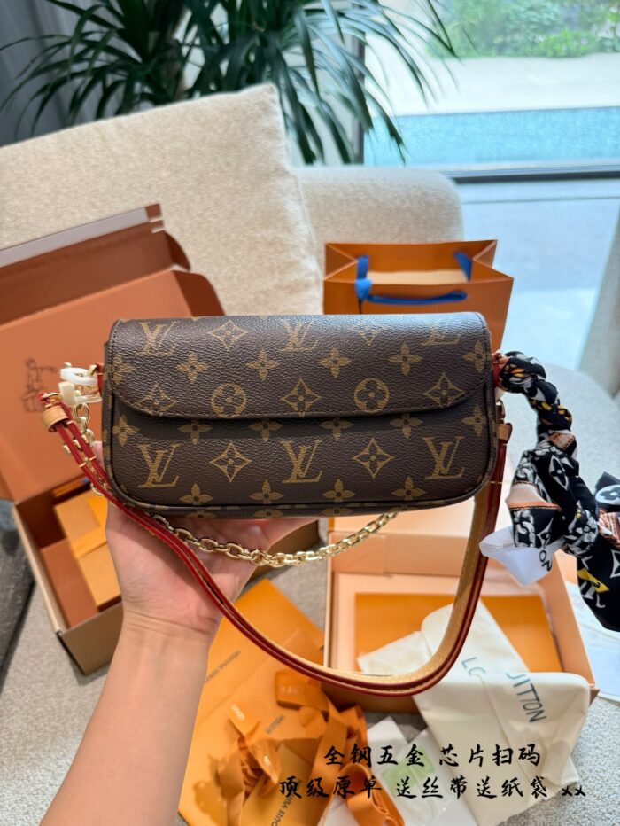 Louis Vuitton Ivy Monogram Canvas Handbag With Detachable Shoulder Strap And Chain - Image 6