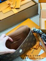 Louis Vuitton Ivy Monogram Canvas Handbag With Detachable Shoulder Strap And Chain - Image 8
