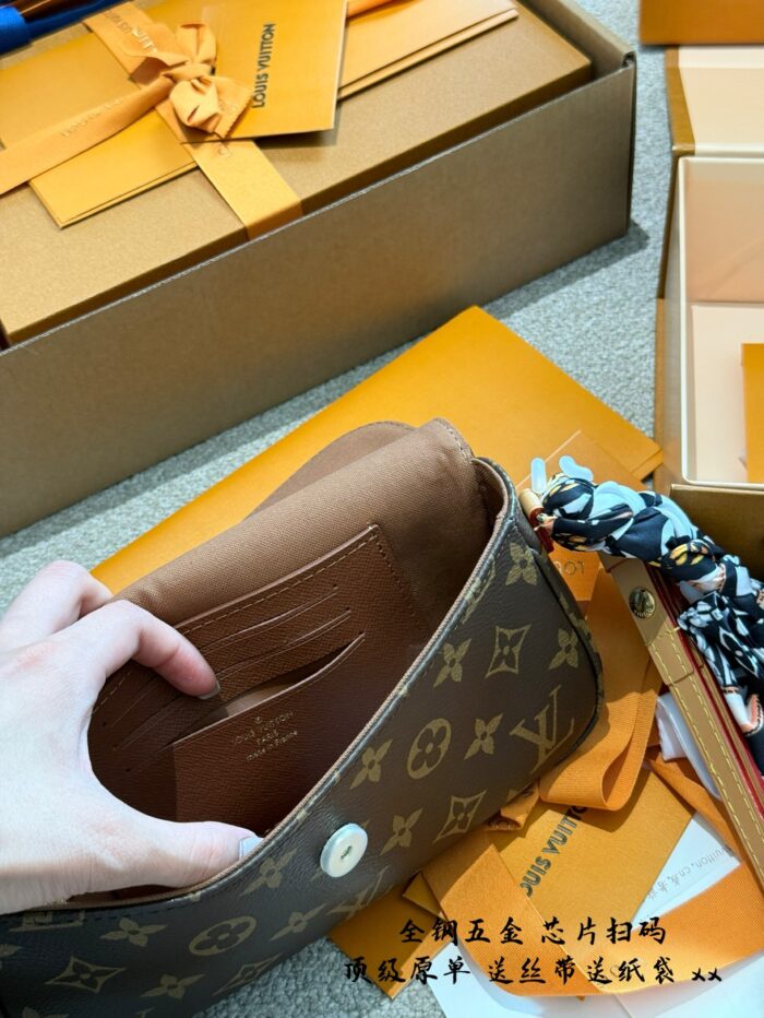 Louis Vuitton Ivy Monogram Canvas Handbag With Detachable Shoulder Strap And Chain - Image 8
