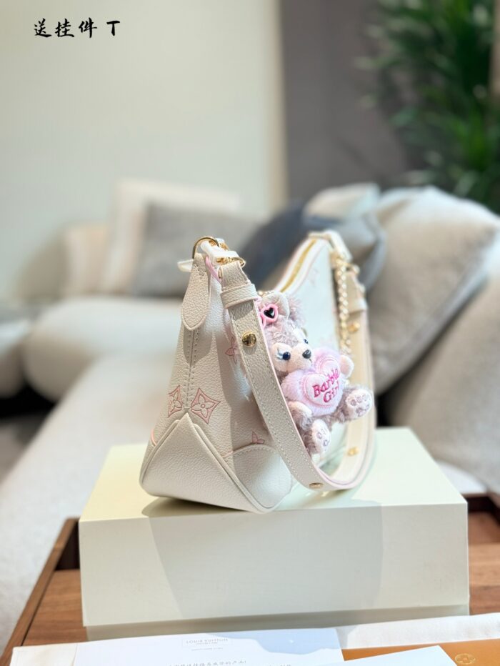 Louis Vuitton May New Release: Creamy Strawberry Croissant Bag Creamy White With Strawberry Sauce Multiple Carrying Styles For Youthful Charm - Image 3