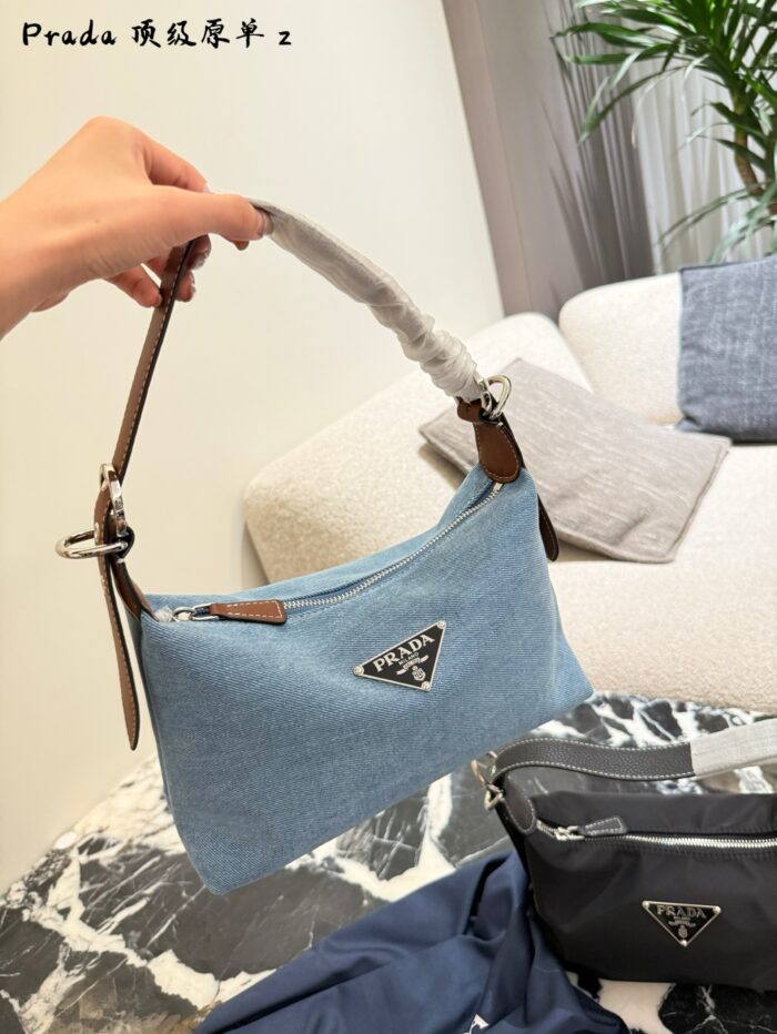 Prada Nylon Dumpling Bag Charming Silhouette Leather-Reinforced Corners Spacious And Versatile - Image 5