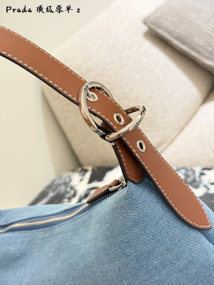 Prada Nylon Dumpling Bag Charming Silhouette Leather-Reinforced Corners Spacious And Versatile - Image 6