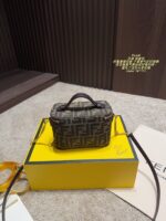 Fendi Mini Foldable Lunchbox Bag Stylish, Elegant And Versatile - Image 3