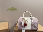 Coach Boston Pillow Bag Exquisite And Elegant Seasonally Versatile - Image 2