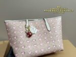 Coach City Tote Bag With Coin Purse Practical And Versatile Stylish For Everyday Outings - Image 3