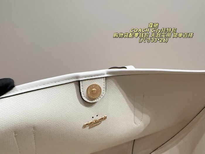 Coach City Tote Bag With Coin Purse Practical And Versatile Stylish For Everyday Outings - Image 9