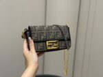 Fendi Baguette Shoulder/Crossbody Bag Effortlessly Street Style - Image 9
