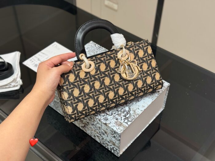 Dior Lady Horizontal Diana Bag 2025 New Style Dual Straps Complete With Box - Image 1