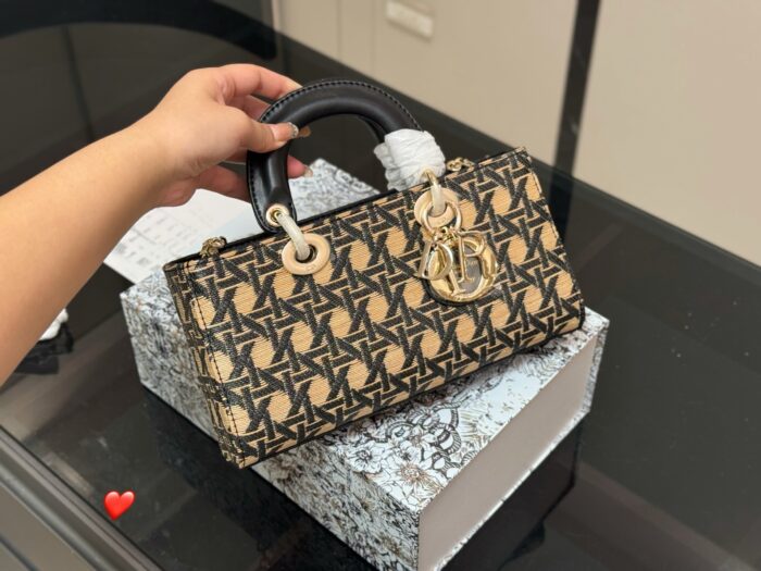 Dior Lady Horizontal Diana Bag 2025 New Style Dual Straps Complete With Box - Image 2
