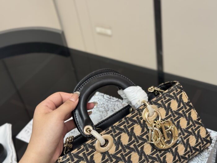 Dior Lady Horizontal Diana Bag 2025 New Style Dual Straps Complete With Box - Image 3