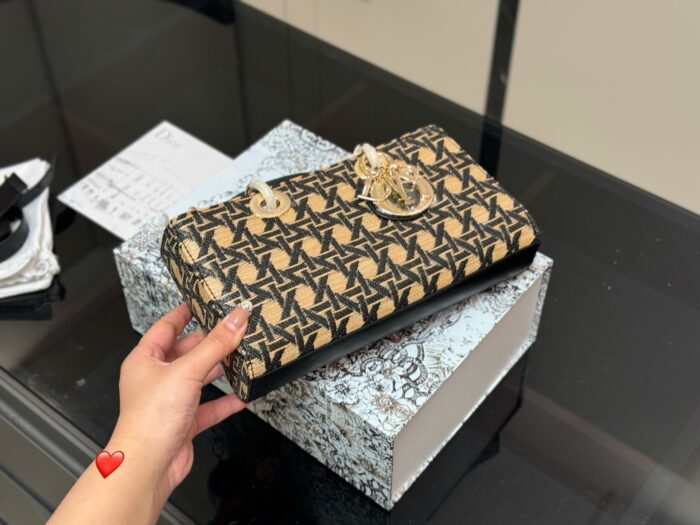 Dior Lady Horizontal Diana Bag 2025 New Style Dual Straps Complete With Box - Image 5