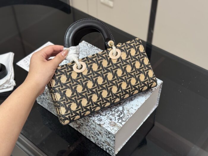 Dior Lady Horizontal Diana Bag 2025 New Style Dual Straps Complete With Box - Image 8