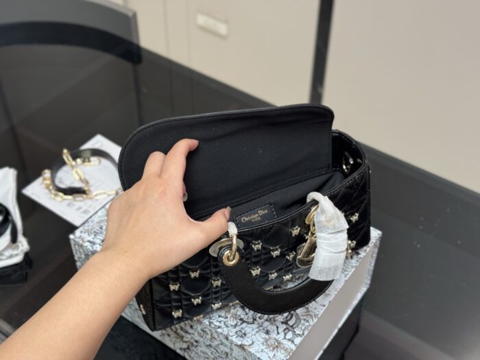 Dior Lady Horizontal Diana Bag 2025 New Style Double Strap With Butterfly Adornment Quilted Pattern Bag - Image 4