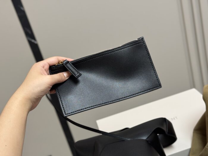 Saint Laurent Gaby Bucket Hobo Bag Continuing The Elegant And Independent Spirit - Image 3