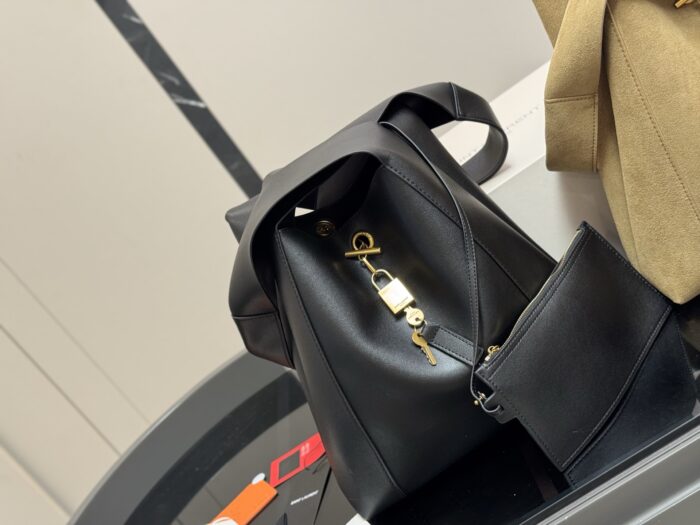 Saint Laurent Gaby Bucket Hobo Bag Continuing The Elegant And Independent Spirit - Image 5