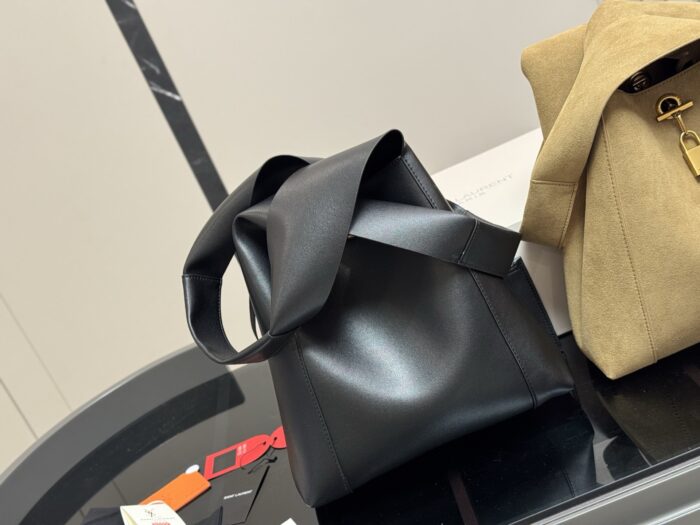 Saint Laurent Gaby Bucket Hobo Bag Continuing The Elegant And Independent Spirit - Image 7