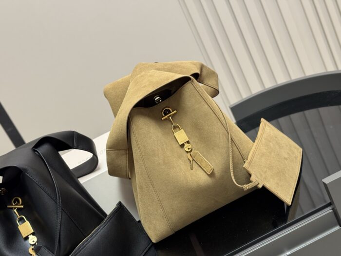 Saint Laurent Gaby Bucket Hobo Bag Continuing The Elegant And Independent Spirit - Image 9