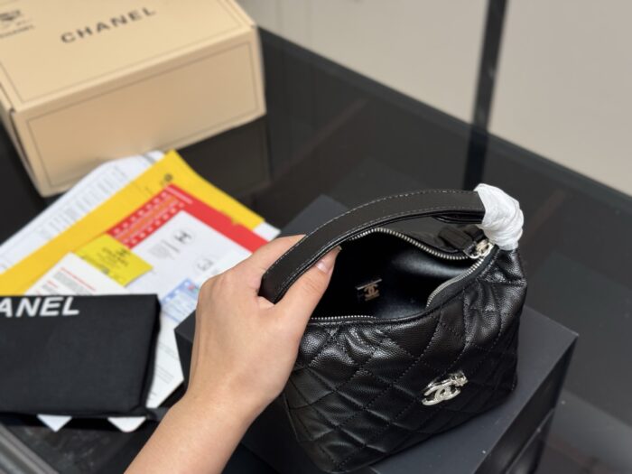 Chanel Hobo Bag Lightweight Yet Spacious Exquisitely Crafted And Practical Effortlessly Versatile - Image 4