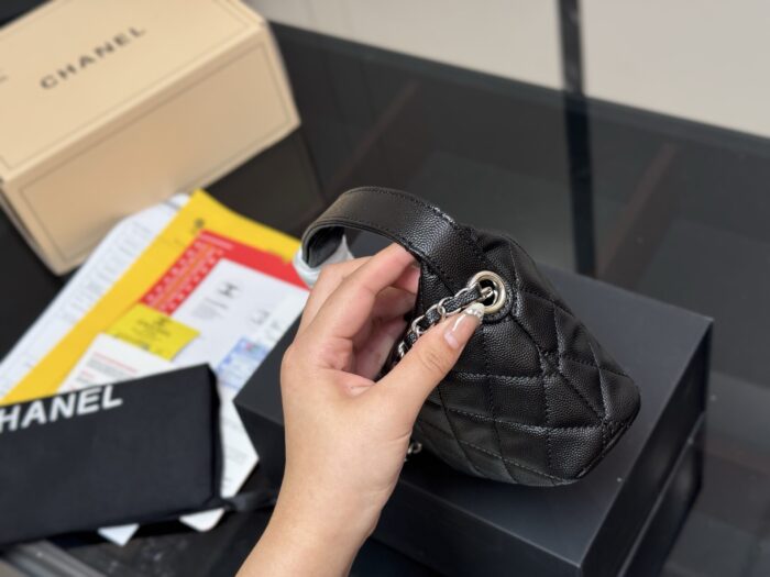 Chanel Hobo Bag Lightweight Yet Spacious Exquisitely Crafted And Practical Effortlessly Versatile - Image 6