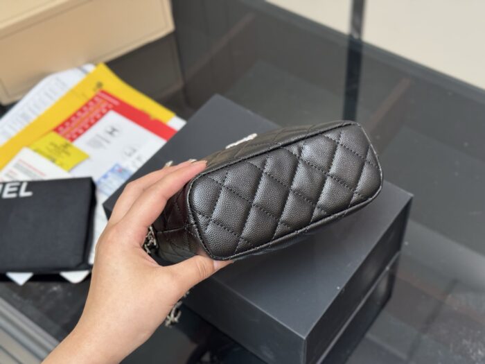 Chanel Hobo Bag Lightweight Yet Spacious Exquisitely Crafted And Practical Effortlessly Versatile - Image 8