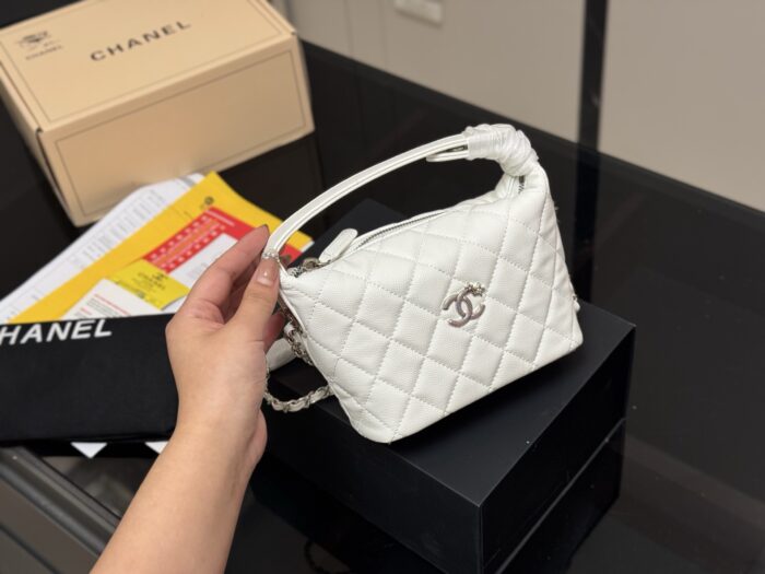 Chanel Hobo Bag Lightweight Yet Spacious Exquisitely Crafted And Practical Effortlessly Versatile - Image 11