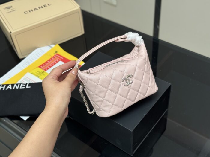 Chanel Hobo Bag Lightweight Yet Spacious Exquisitely Crafted And Practical Effortlessly Versatile - Image 12