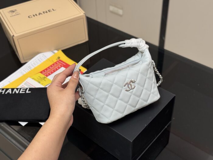 Chanel Hobo Bag Lightweight Yet Spacious Exquisitely Crafted And Practical Effortlessly Versatile - Image 13