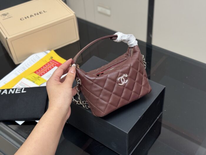 Chanel Hobo Bag Lightweight Yet Spacious Exquisitely Crafted And Practical Effortlessly Versatile - Image 14