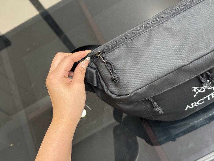 Arc'Teryx Nylon Waist Bag/Chest Pack Comfortable And Refined Effortlessly Chic For The Daily Commute - Image 3