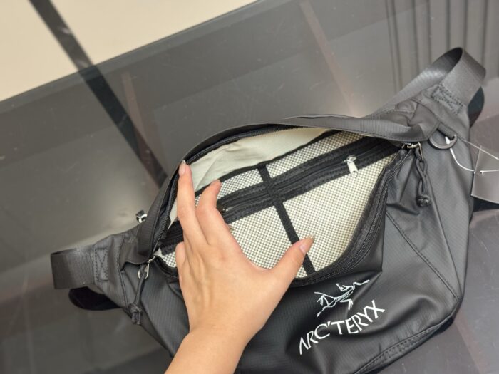 Arc'Teryx Nylon Waist Bag/Chest Pack Comfortable And Refined Effortlessly Chic For The Daily Commute - Image 4